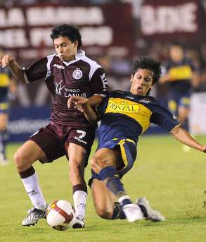 Cayó Lanús y se quedó muy atrás Cayó Lanús y se quedó muy atrás