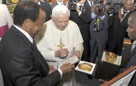 Duras críticas al Papa Benedicto XVI por su condena al preservativo Duras críticas al Papa Benedicto XVI por su condena al preservativo