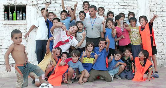 La unión vecinal que abrió de nuevo sus puertas a los niños La unión vecinal que abrió de nuevo sus puertas a los niños