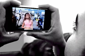 “Sexting”: ¿una travesura de chicos o pornografía infantil? “Sexting”: ¿una travesura de chicos o pornografía infantil?