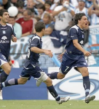 Racing venció a River Racing venció a River