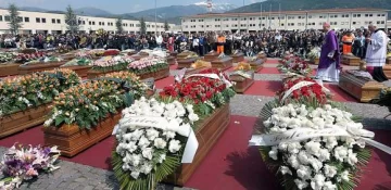 En Italia: Doloroso adiós tras el sismo En Italia: Doloroso adiós tras el sismo