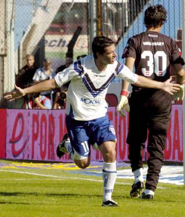 Vélez al poder y arde San Lorenzo Vélez al poder y arde San Lorenzo