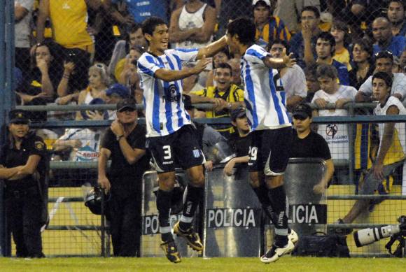 Racing pudo festejar y evitó la promoción Racing pudo festejar y evitó la promoción