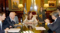 Cristina, con Gioja por minas en Veladero y Pascua-Lama Cristina, con Gioja por minas en Veladero y Pascua-Lama