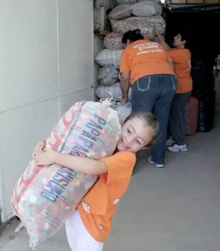 Una caravana ruidosa en la siesta Una caravana ruidosa en la siesta
