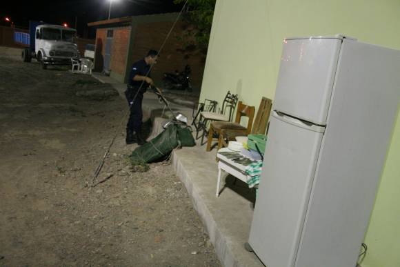 Saqueaban en un camión. Saqueaban en un camión.