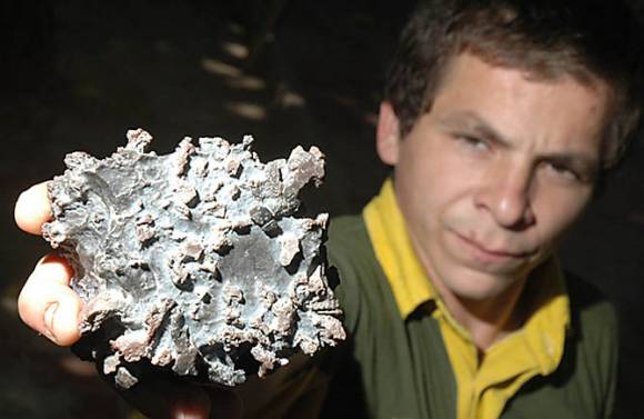 Hallan un meteorito que les da energía positiva Hallan un meteorito que les da energía positiva