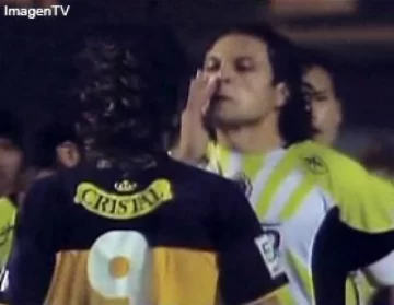 Jugador mexicano simuló contagiarle la gripe porcina a un argentino Jugador mexicano simuló contagiarle la gripe porcina a un argentino