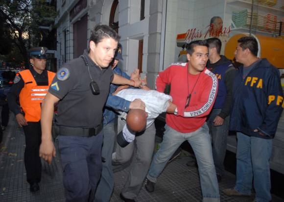 Protesta dejó varios heridos y 60 detenidos Protesta dejó varios heridos y 60 detenidos