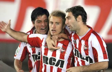 Con un pie y medio Con un pie y medio