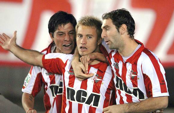 Con un pie y medio Con un pie y medio