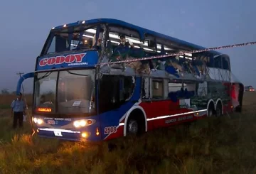 Cinco muertos al chocar un micro en Chaco Cinco muertos al chocar un micro en Chaco