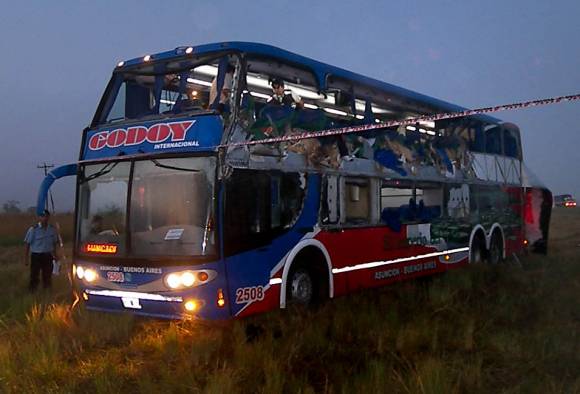 Cinco muertos al chocar un micro en Chaco Cinco muertos al chocar un micro en Chaco