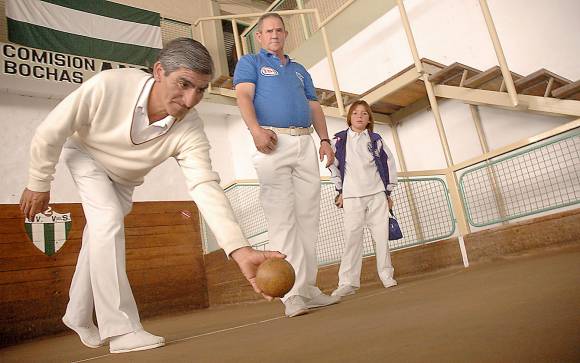 Torneo de bochas como excusa de risas Torneo de bochas como excusa de risas