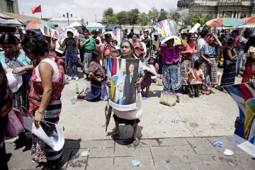 Copan las calles a favor y en contra del Presidente Copan las calles a favor y en contra del Presidente