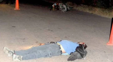 Chocó en moto y se mató Chocó en moto y se mató