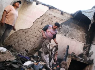 El fuego destruyó lo poco que tenían unos obreros en Albardón El fuego destruyó lo poco que tenían unos obreros en Albardón