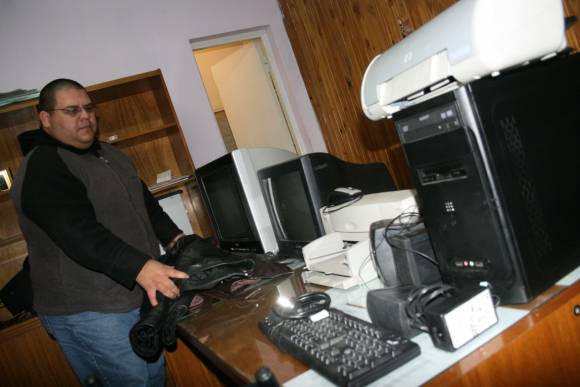 Roban y dejan el botín. Roban y dejan el botín.