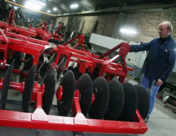 Ni tractores, ni máquinas nuevas para el productor Ni tractores, ni máquinas nuevas para el productor