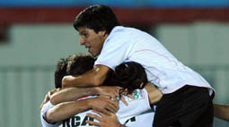 En Montevideo, Estudiantes venció a Defensor Sporting En Montevideo, Estudiantes venció a Defensor Sporting