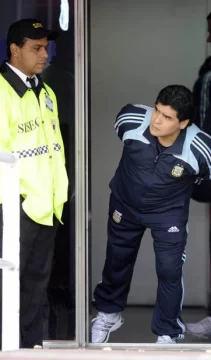 Diego juega a las escondidas Diego juega a las escondidas