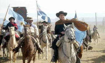 Salieron a cabalgar en homenaje a la bandera Salieron a cabalgar en homenaje a la bandera