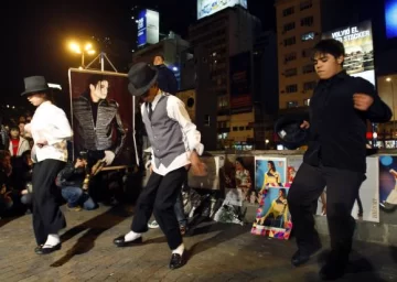 <b>Vigilia de seguidores argentinos</b> <b>Vigilia de seguidores argentinos</b>