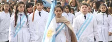Multitud en el desfile por el Día de San Juan Multitud en el desfile por el Día de San Juan