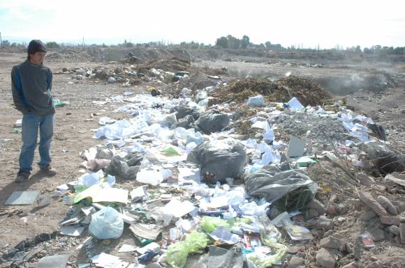 Desde hace 3 décadas tiran los residuos en un lugar prohibido Desde hace 3 décadas tiran los residuos en un lugar prohibido