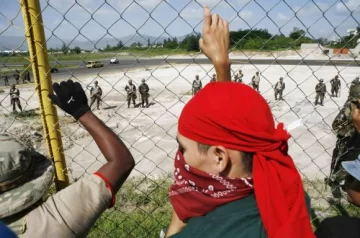 Obispos apoyan el golpe y Zelaya ensaya su regreso Obispos apoyan el golpe y Zelaya ensaya su regreso