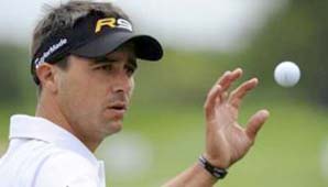 Angel Cabrera está a nueve golpes de la punta del torneo