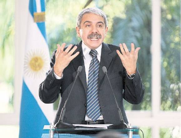 Aníbal Fernández: “no pensamos bajar los brazos”. Aníbal Fernández: “no pensamos bajar los brazos”.