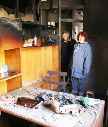 Ladrones quemaron y destruyeron por completo un centro de salud Ladrones quemaron y destruyeron por completo un centro de salud