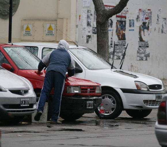 Desde el lunes se cobrará por estacionar en 10 cuadras más Desde el lunes se cobrará por estacionar en 10 cuadras más