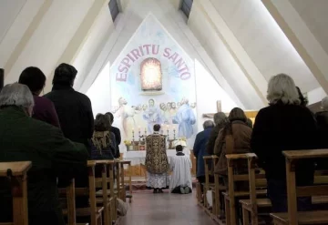 De frente a Dios…. de espaldas a los fieles De frente a Dios…. de espaldas a los fieles