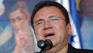 La Argentina dio asilo al Jefe de Gabinete de Manuel Zelaya La Argentina dio asilo al Jefe de Gabinete de Manuel Zelaya