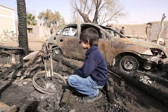 El fuego les devoró 2 autos, 1 camión, 2 caballos y 1 moto El fuego les devoró 2 autos, 1 camión, 2 caballos y 1 moto