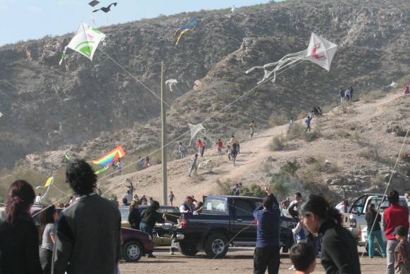 Guerra de colores en el Namuncurá Guerra de colores en el Namuncurá