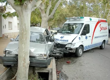 Procesado por pasar en rojo en ambulancia y lisiar a un policía Procesado por pasar en rojo en ambulancia y lisiar a un policía