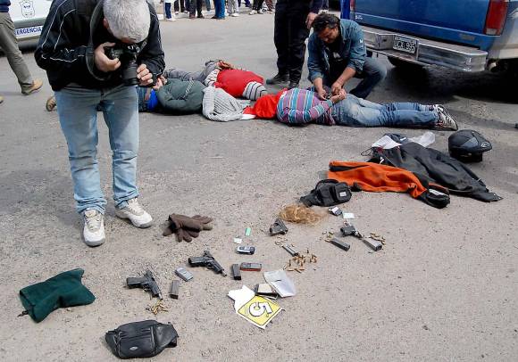 Cae una presunta banda con 4 pistolas Cae una presunta banda con 4 pistolas