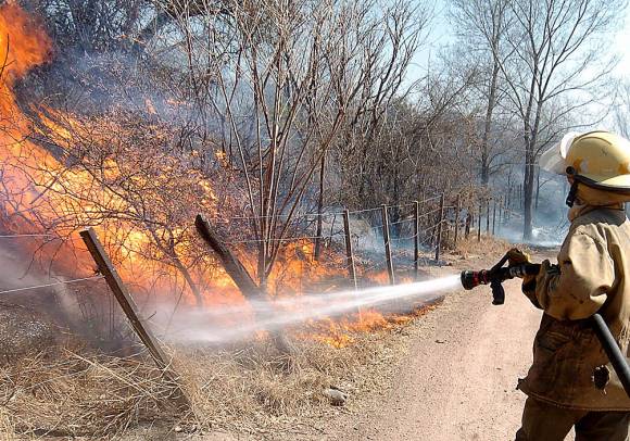 El fuego en Córdoba se descontrola El fuego en Córdoba se descontrola