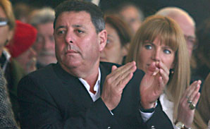 Alfredo De Ángeli oficializó el noviazgo con una bella mujer Alfredo De Ángeli oficializó el noviazgo con una bella mujer