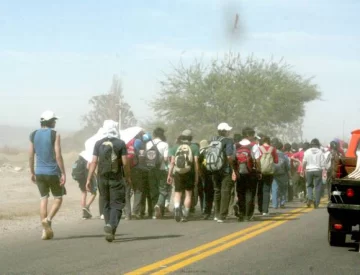 Ni el viento ni el sol desalentaron la marcha
