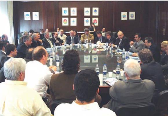 Una reunión para pedir mayor comunicación Una reunión para pedir mayor comunicación