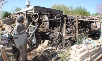 Una vivienda quemada Una vivienda quemada