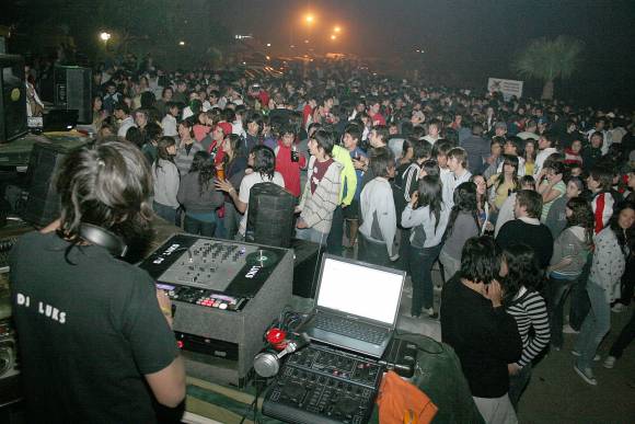 Noche de alcohol salvaje Noche de alcohol salvaje