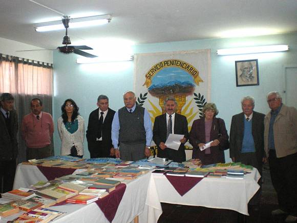 Donaron libros para los presos Donaron libros para los presos