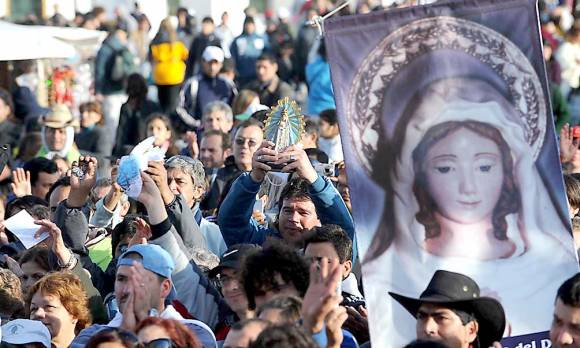 Multitud, devoción y críticas en Luján Multitud, devoción y críticas en Luján