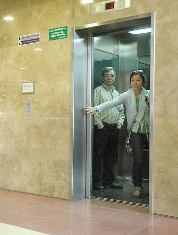 Usos y malos usos de los ascensores del Centro Cívico Usos y malos usos de los ascensores del Centro Cívico